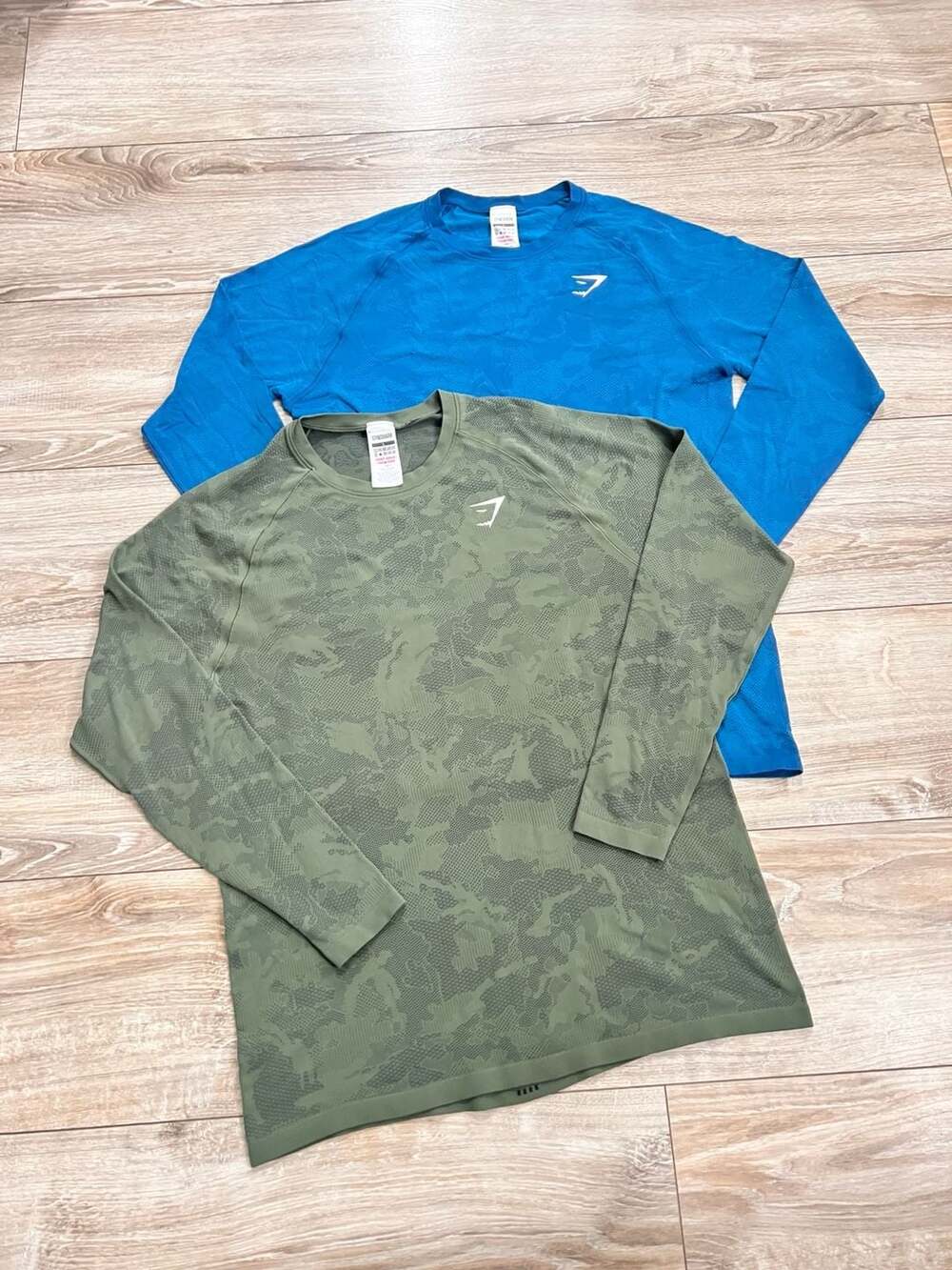 Bundle of two Gymshark Geo Seamless Long Sleeve Shirt Size L